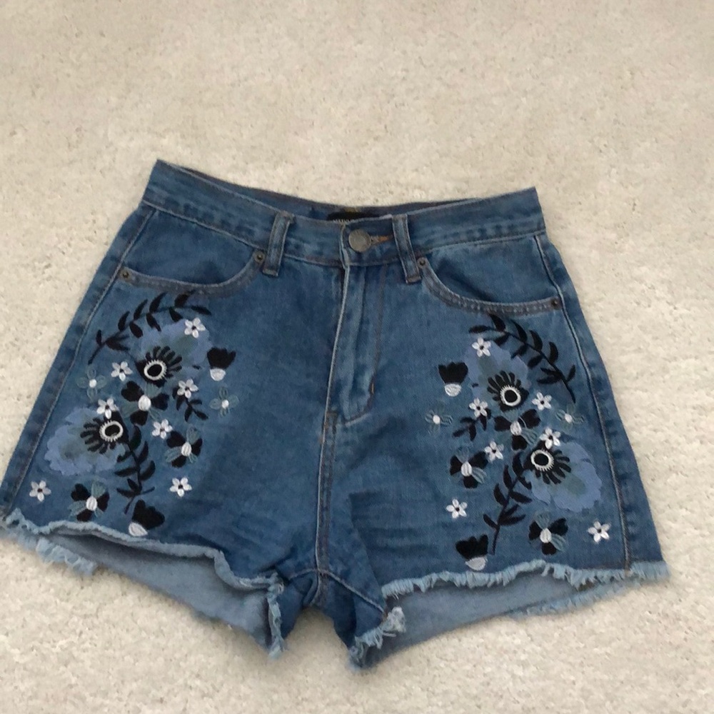 Flower pattern jean shorts